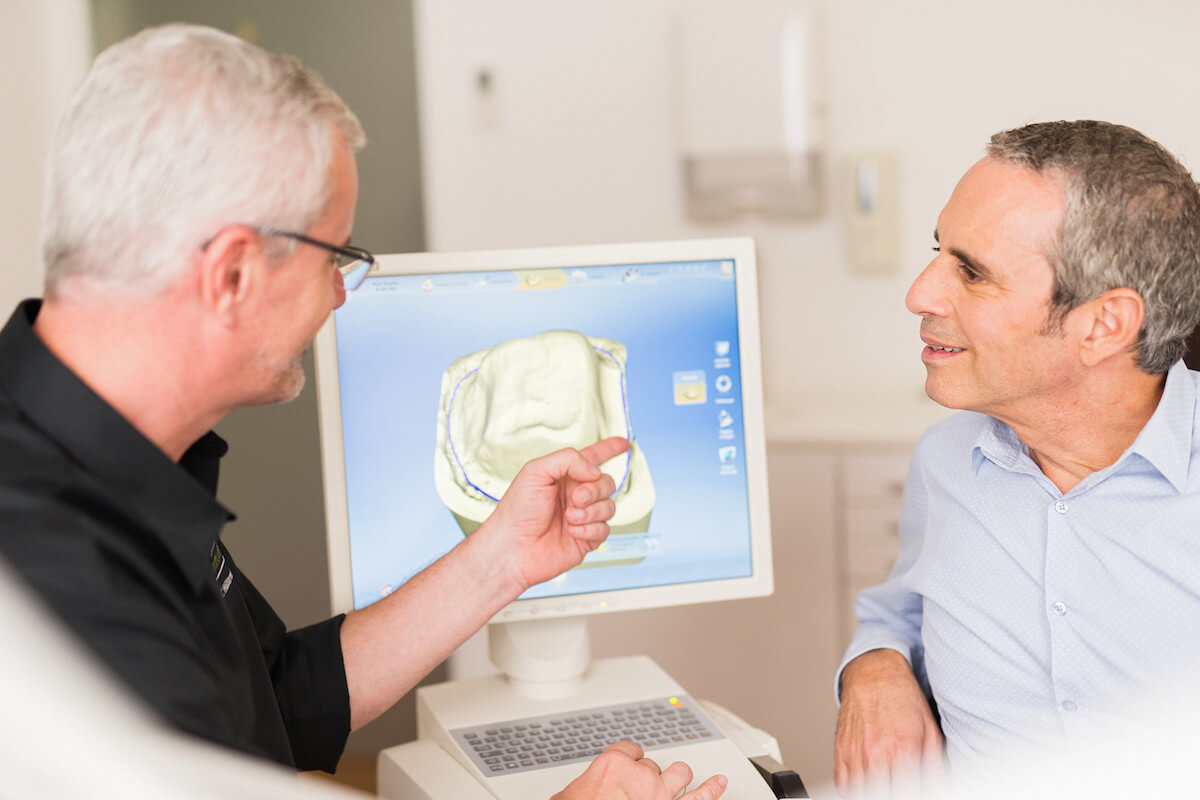 Feste Zähne durch Implantologie in Oberhausen